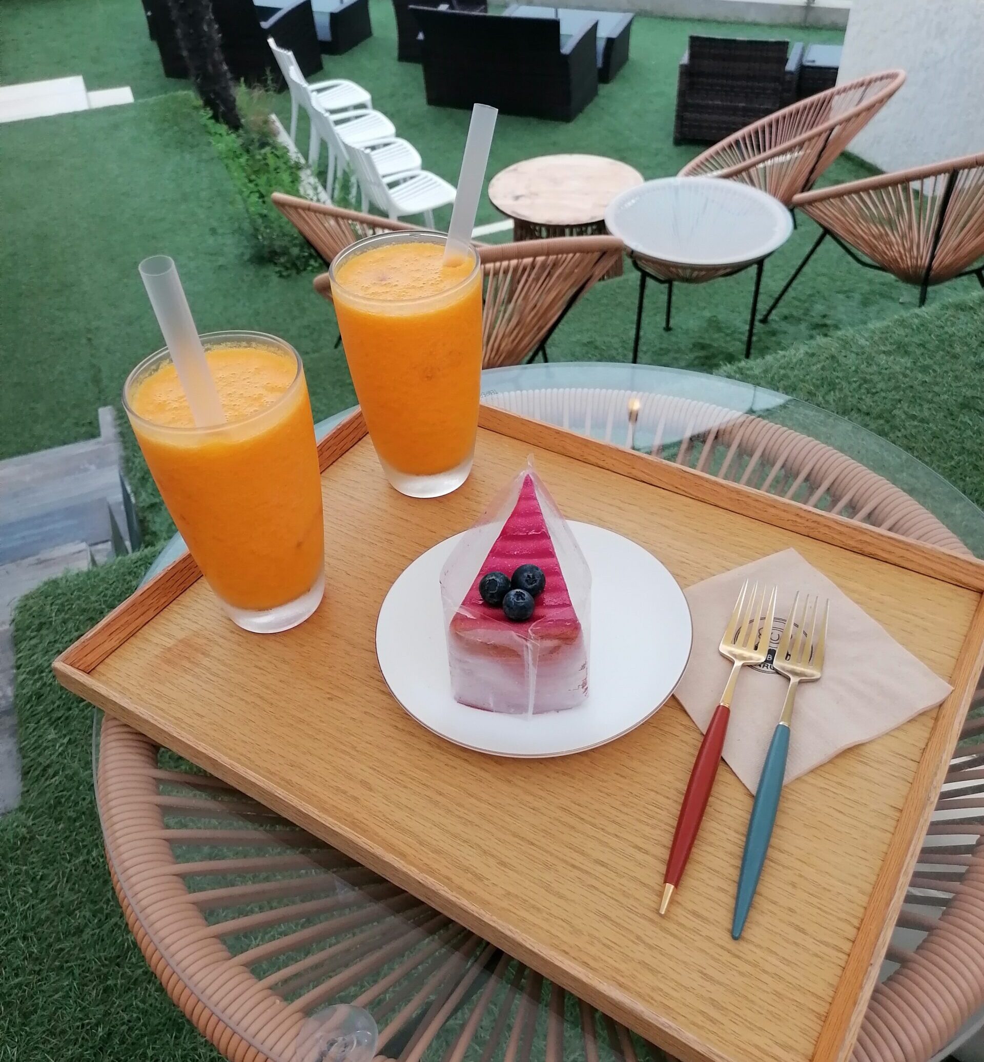 Bild: Jeju Café Mandarinen, Mandarinensaft und Kuchen