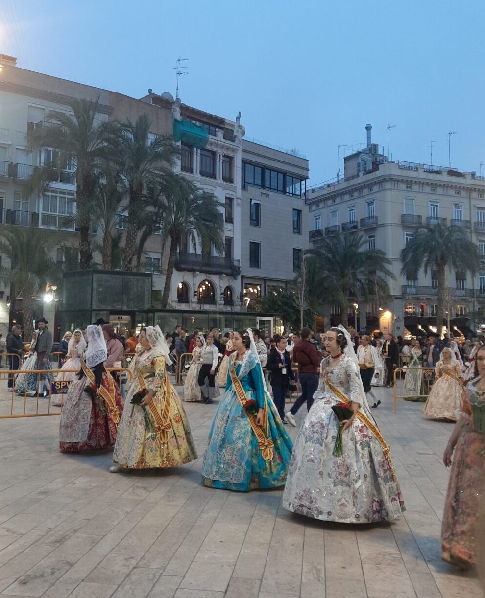 Parade mit Falleras