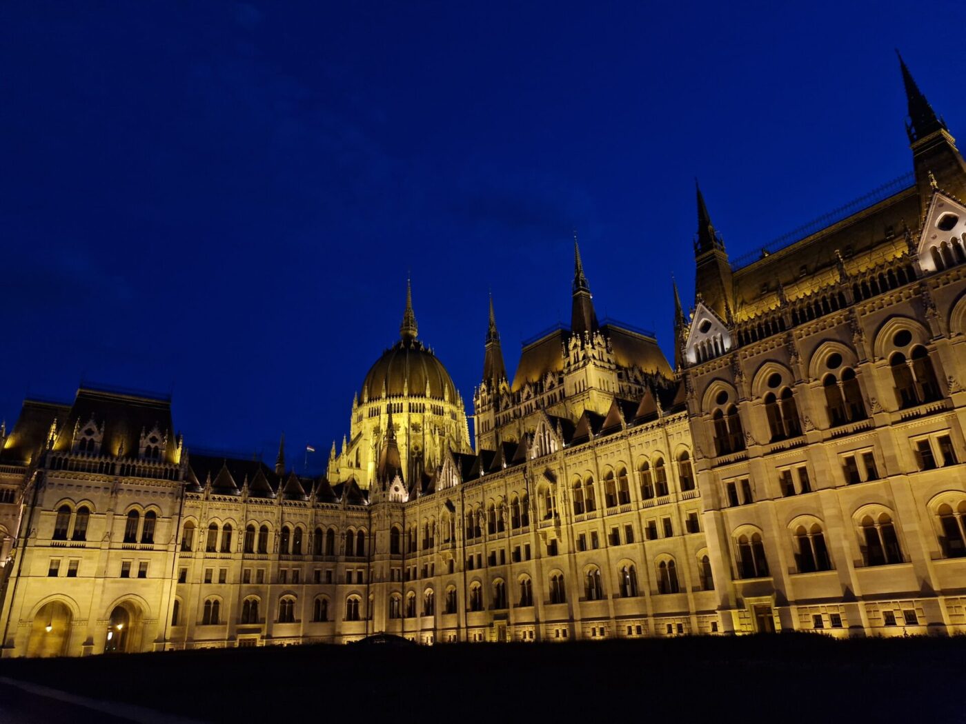 Das Parlament bei Nacht