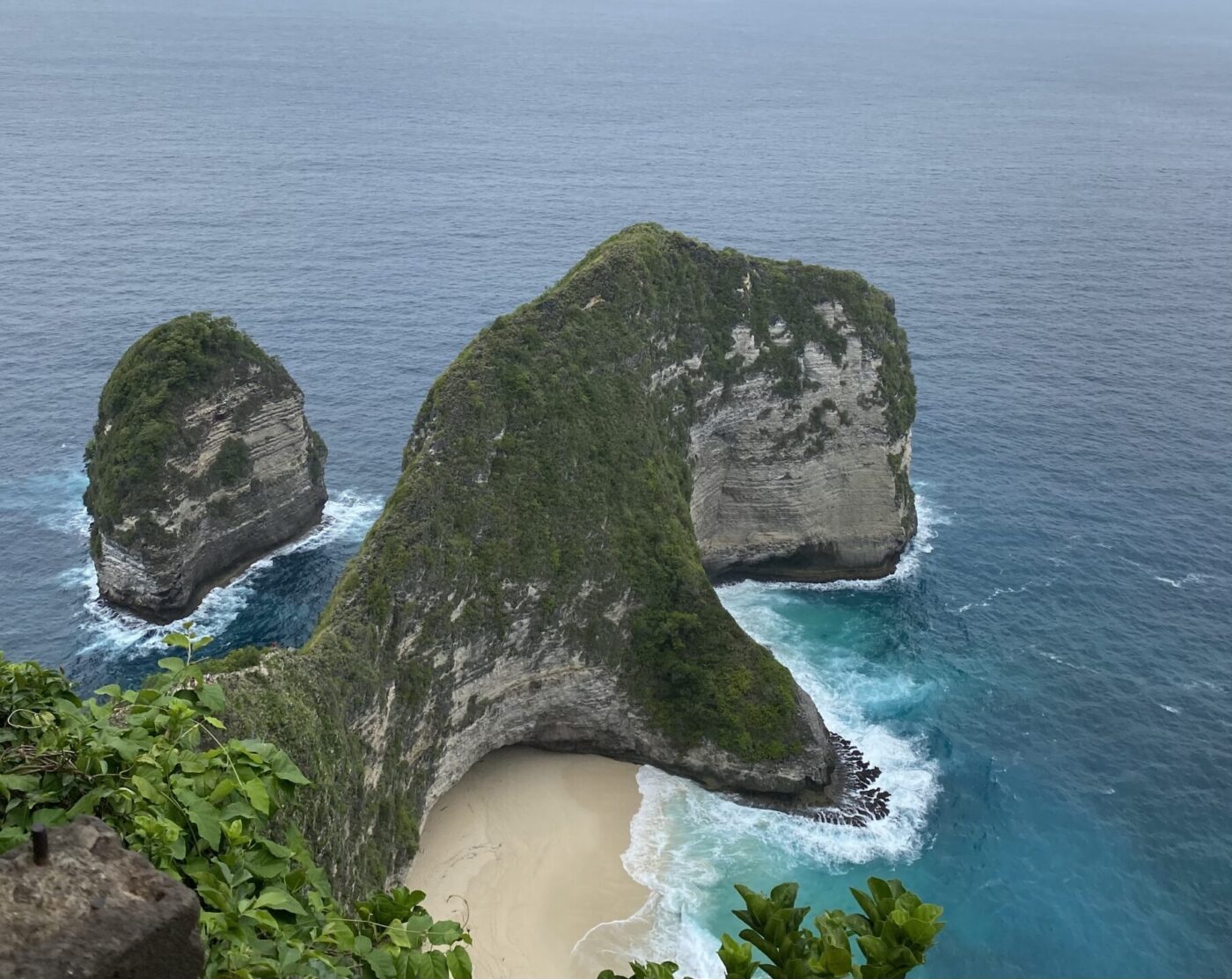 Landschaft: Der berühmteste Felsen in Nusa Penida, Bali