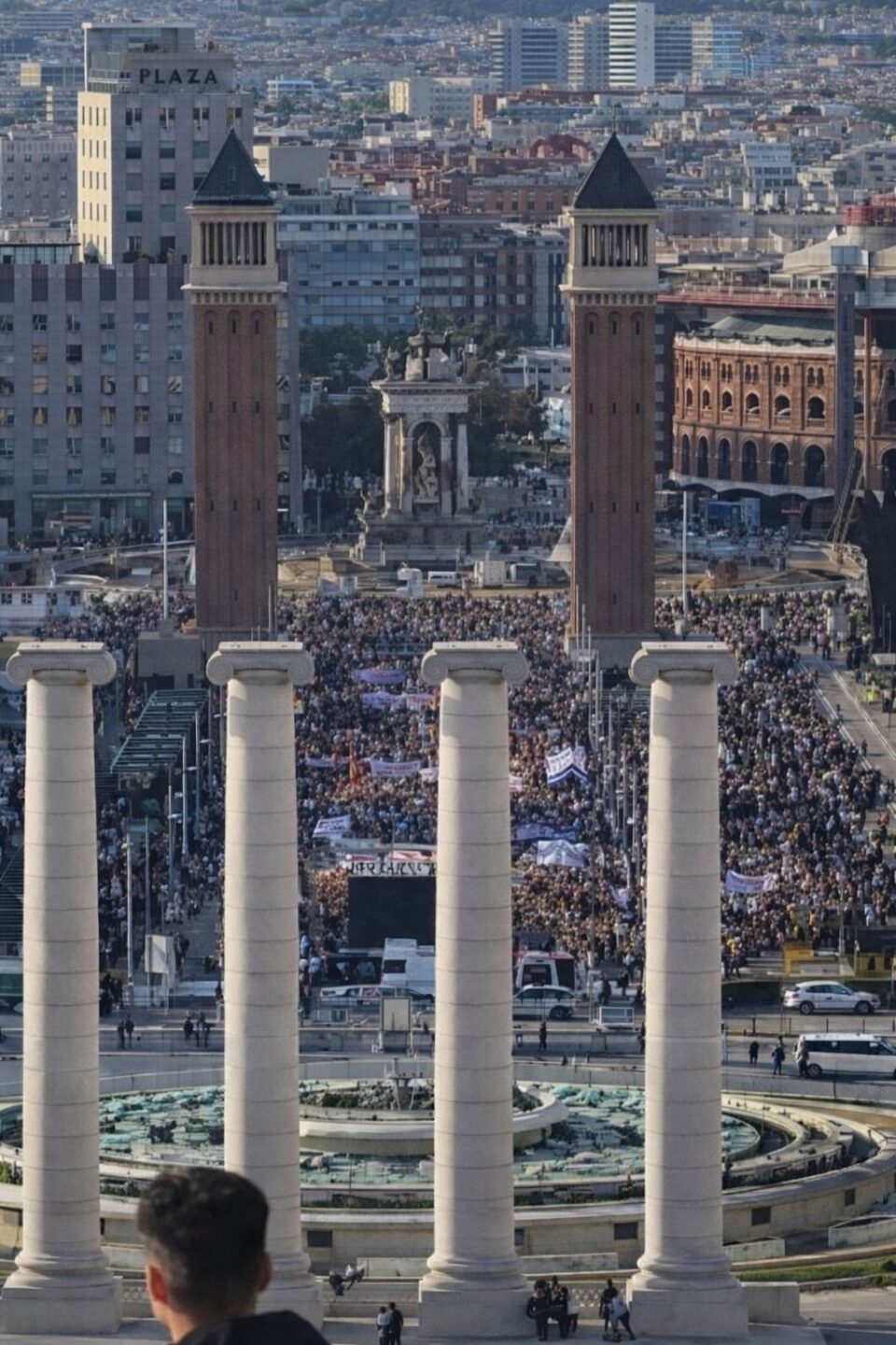 Caught in Between: How I became Part of a Conflict that was never mine 8 demo The demonstration against overtourism that we saw from the viewpoint in front of the museum.