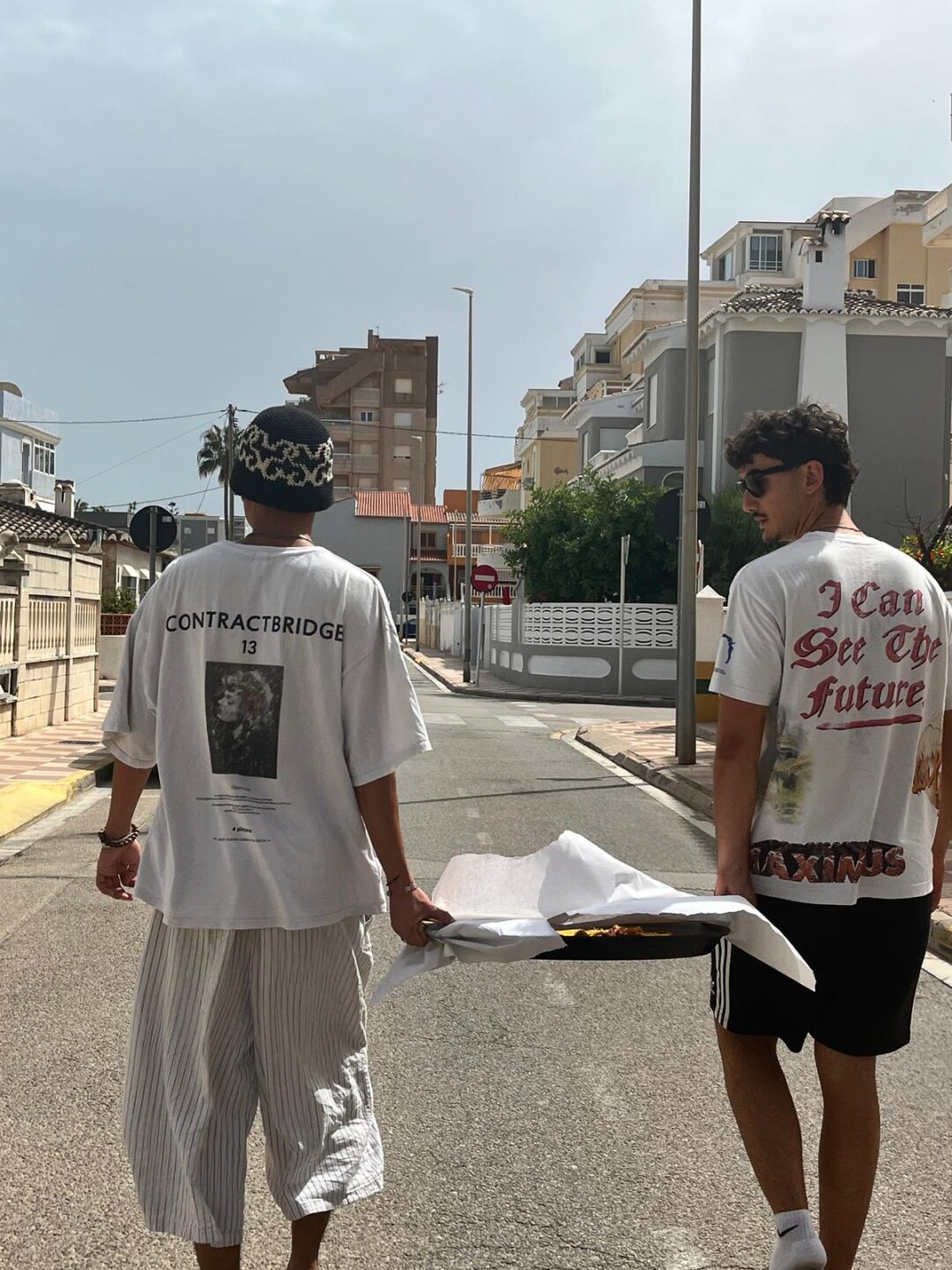 Buying paella with friends